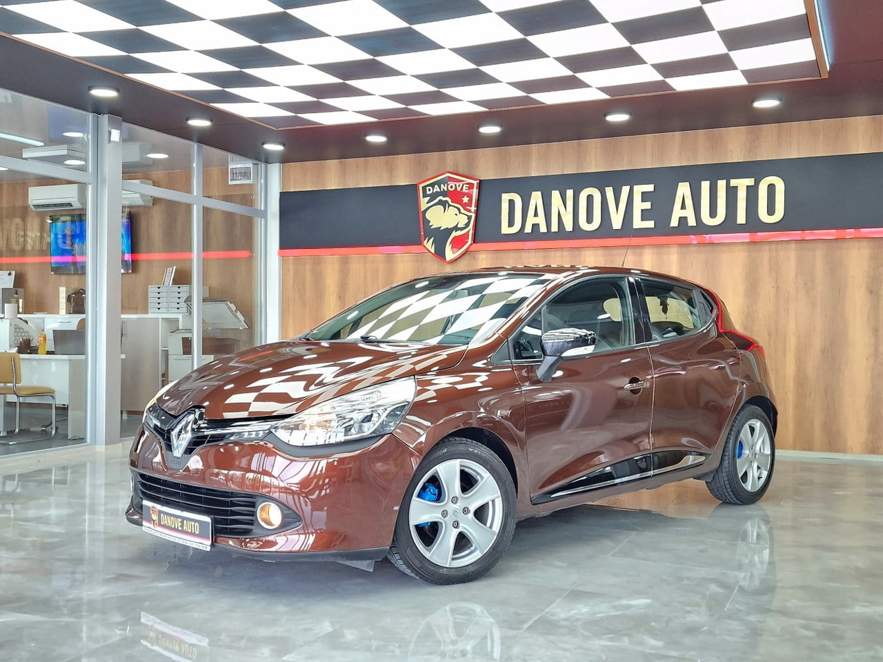 Locatie Arad – Renault Clio 2014 in RATE FIXE, Livrare GRATUITA, 12 Luni GARANTIE